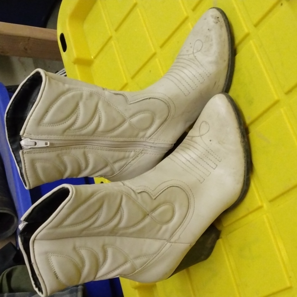 White cowgirl boots 7.5